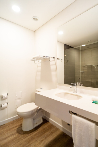 Bathroom 4, Hotel Distrito ZF By OxoHotel, Santafé de Bogotá