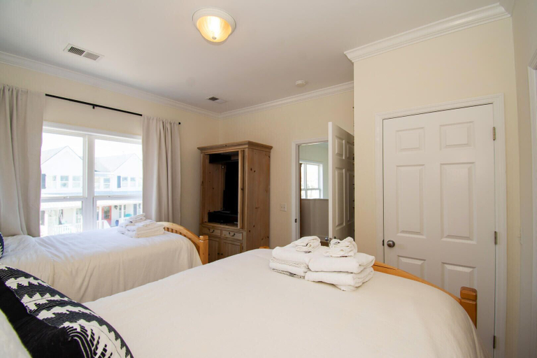 Bedroom 3, 326 Ocean Point Drive, Beaufort
