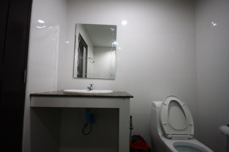 Bathroom 4, Suchada Palace, Thung Song