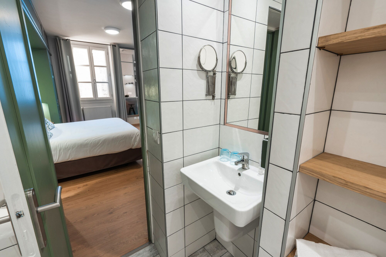 Bathroom 3, Garlande Hotel Avignon Centre, Vaucluse