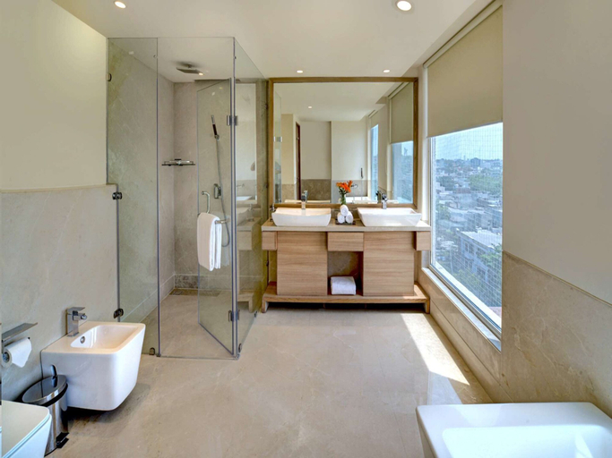 Bathroom 4, Golden Sarovar Portico Amritsar, Amritsar
