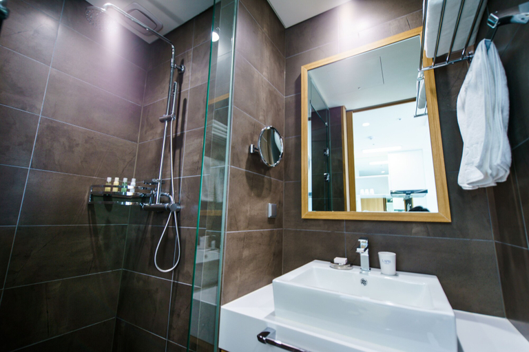 Bathroom 5, Lapis Hotel, Namhae