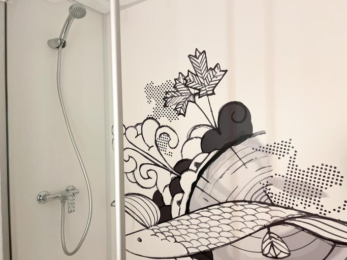 Bathroom 4, ibis Budget Carcassonne-La Cité, Aude