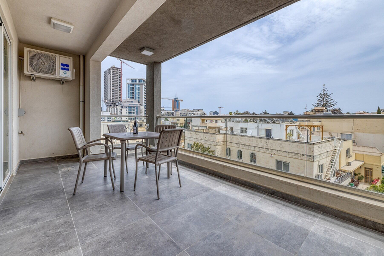 Others 5, Deluxe 2BR Apartment in Central St Julian's