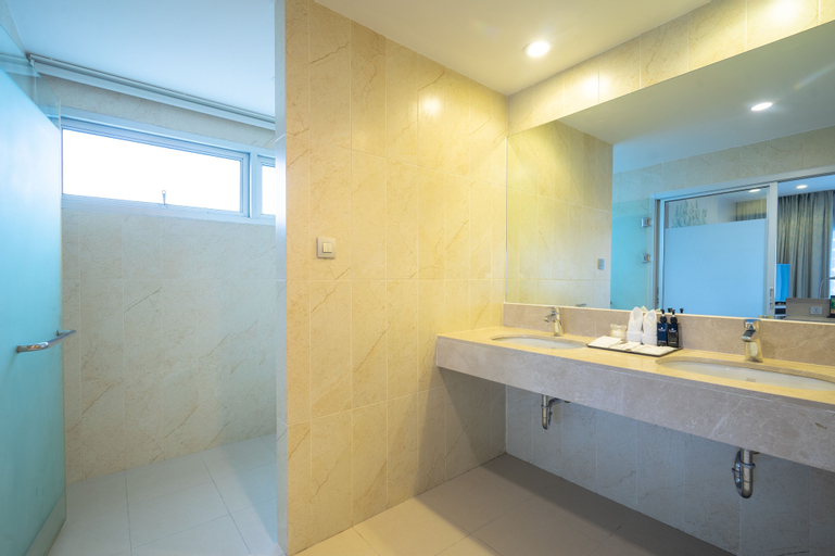 Bathroom 20