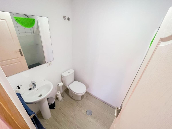 Bathroom 4, Puerto Nest Hostel, Santa Cruz de Tenerife