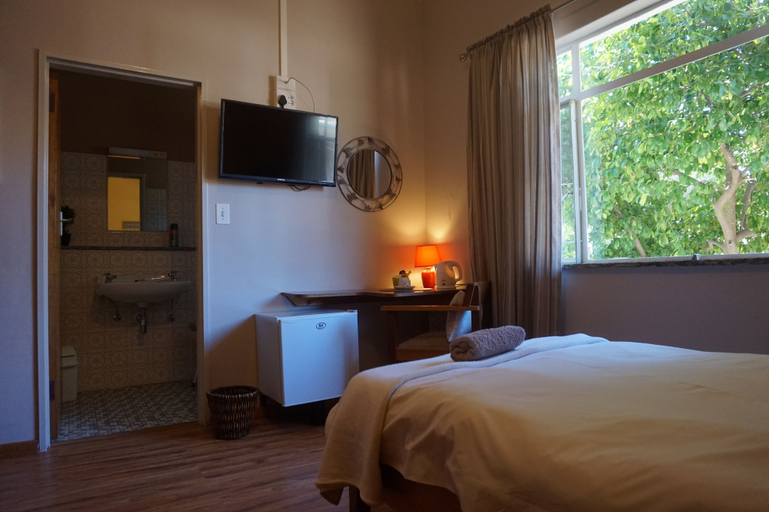 Bedroom 3, Omaruru Guesthouse, Omaruru