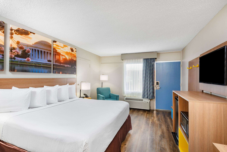 Bedroom 3, Days Inn by Wyndham Charlottesville/University Area, Charlottesville
