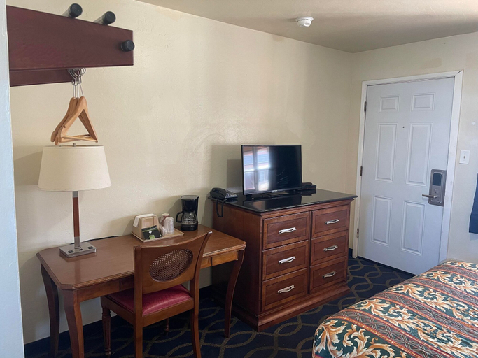 Others 4, Holiday Motel Oakdale, Stanislaus