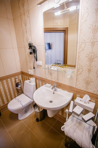 Bathroom 3, Aristocrat Hotel, Vinnyts'ka