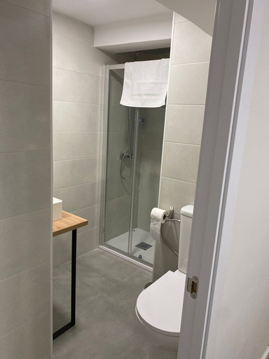 Bathroom 3, Hostal Mindanao, Salamanca