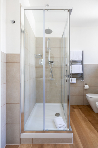 Bathroom 4, Vis A Vis Apartments, Trieste