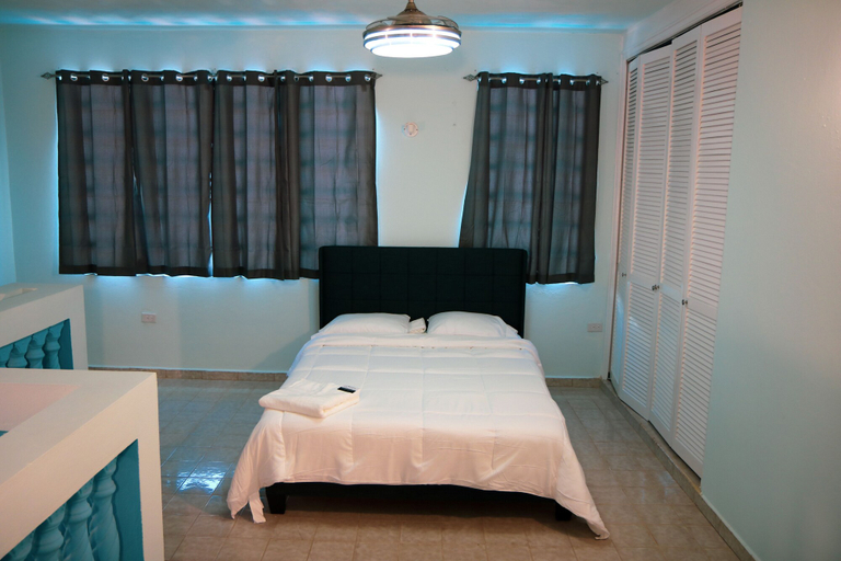 Bedroom 2, Mavs Combate Beach Club