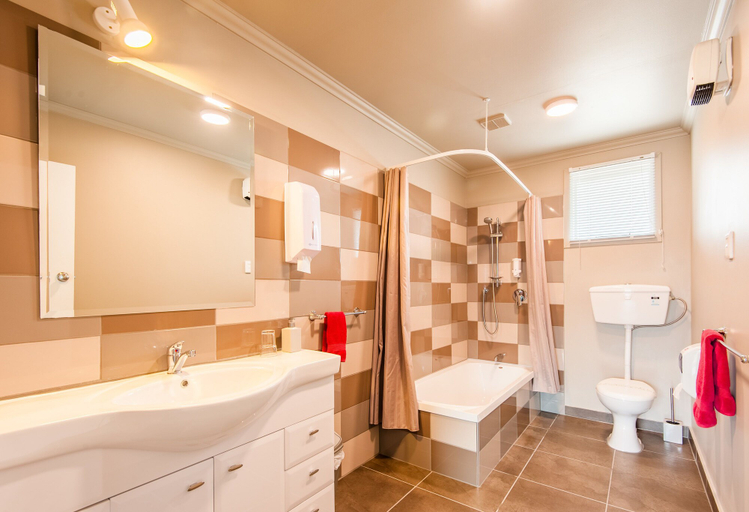 Bathroom 3, Manuka Crescent Motel, Queenstown-Lakes