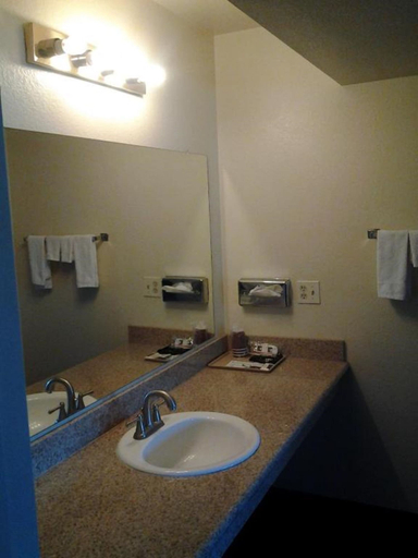 Bathroom 3, Holiday Motel Oakdale, Stanislaus
