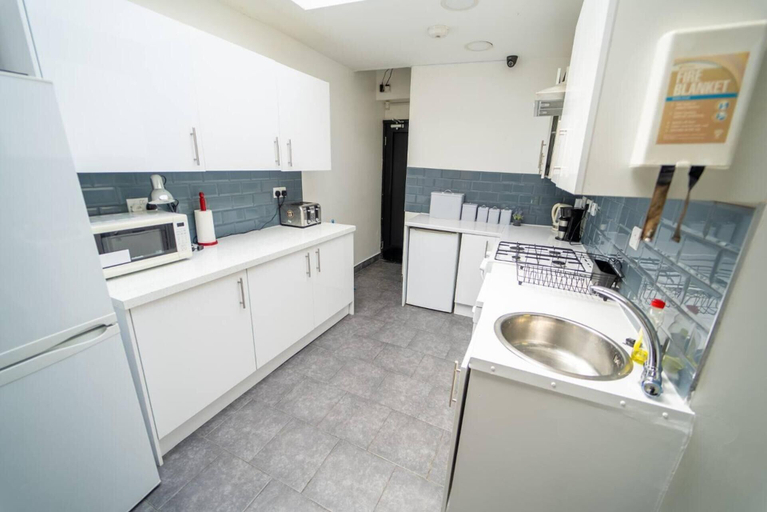 Private kitchen 2, Stunning Studio Next to Restaurants!, Birmingham
