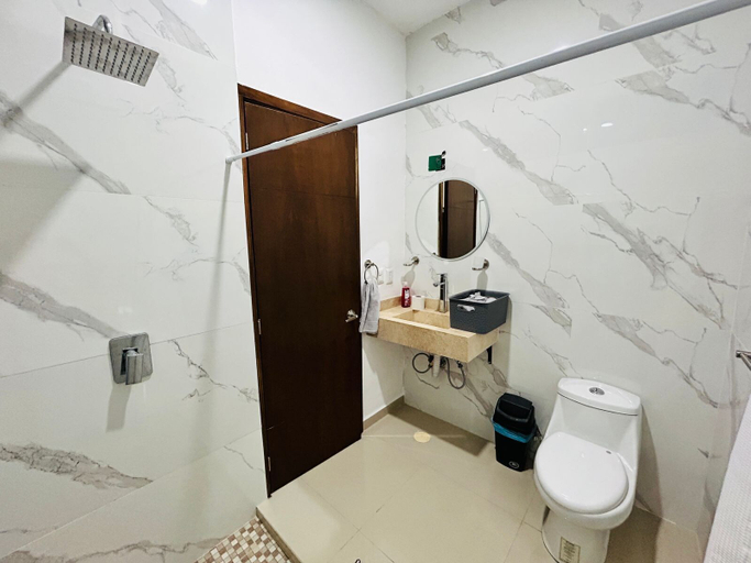 Bathroom 2, Flamingos, Mazatlán