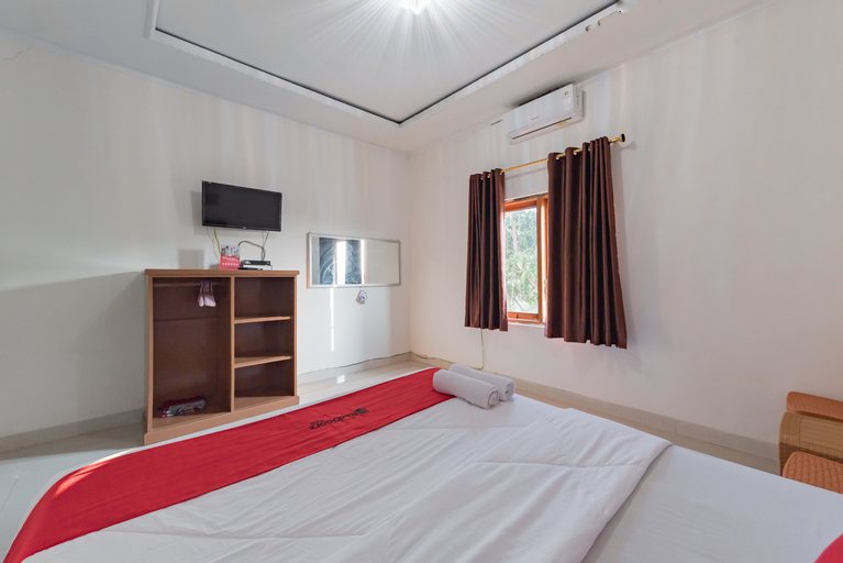 Bedroom 3, RedDoorz near Ciletuh Sukabumi, Sukabumi