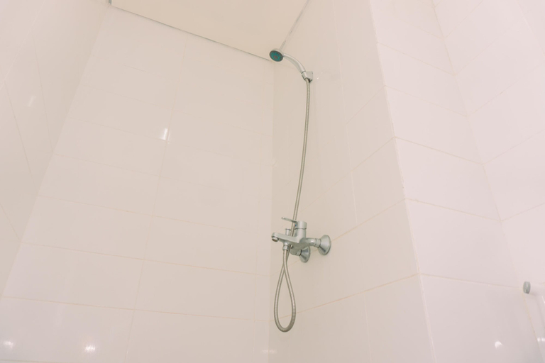 Bathroom 4, Comfort Stay Studio Apartment At Tuscany Residence, South Tangerang