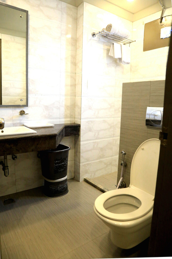 Bathroom 3, Comfort Inn Silver Arch Hotel, Mussoorie, Dehradun