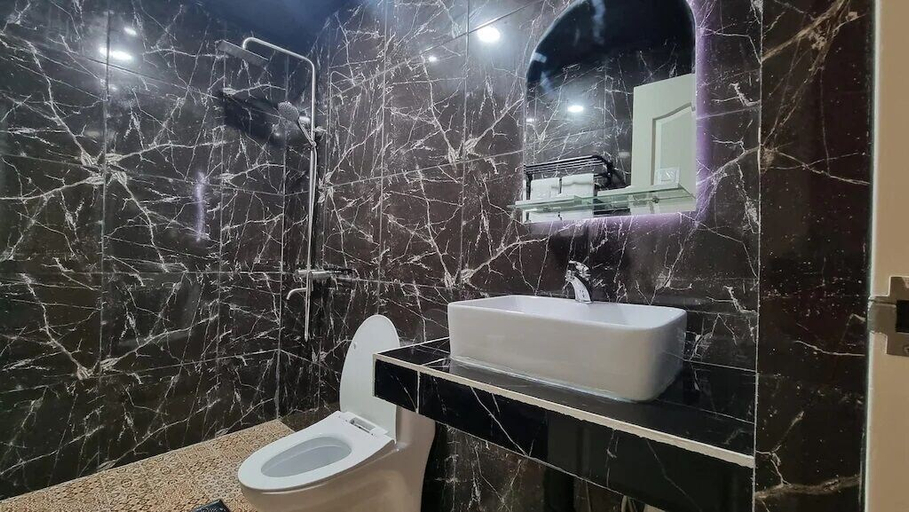 Bathroom 5, Danbi Resort, Panglao