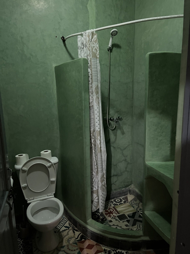 Bathroom 4, étoile filante d'or, Ouarzazate