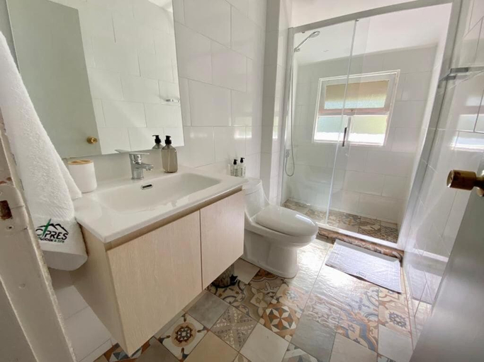 Bathroom, CIPRES Ecolodge & Spa, Llanquihue