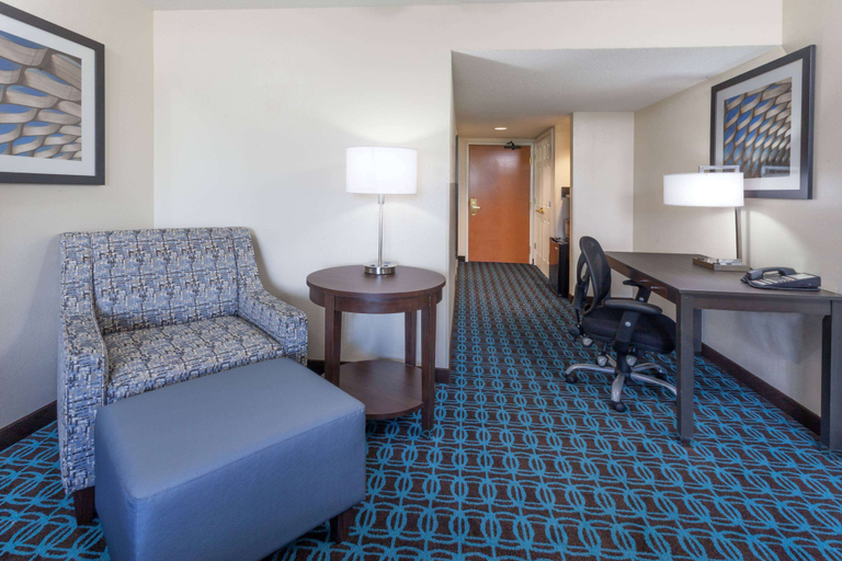 Bedroom 3, Wingate by Wyndham Chicago Schaumburg, Cook