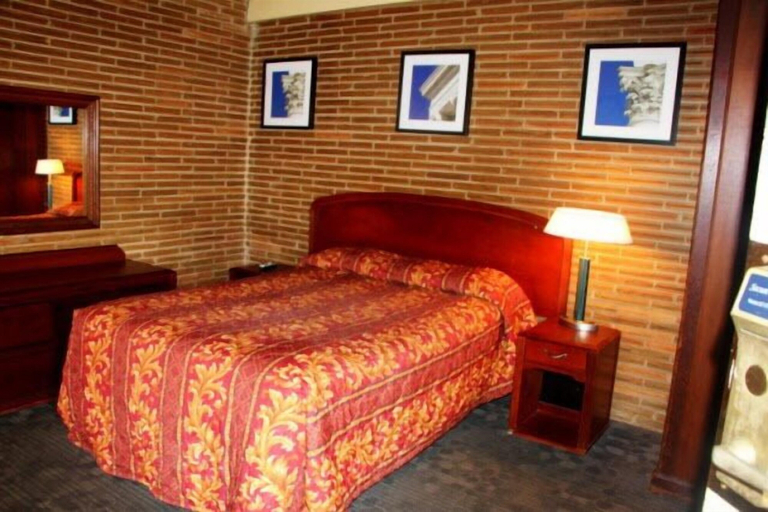 Bedroom 4, Scottish Inn, Amherst
