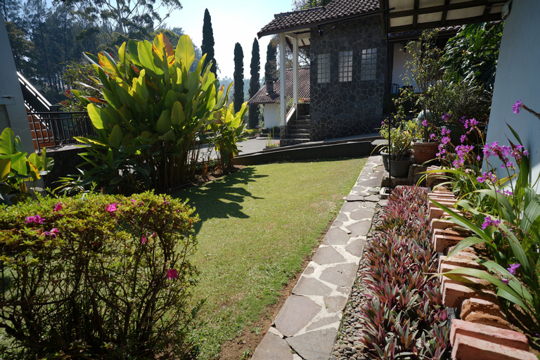 Exterior 11
