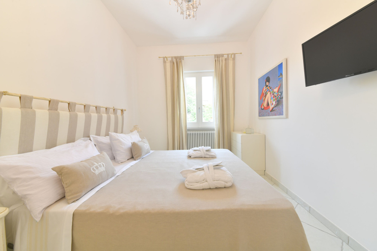 Bedroom 4, Queen Suite, Napoli