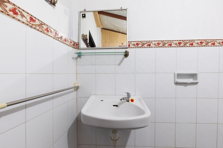 Bathroom 15