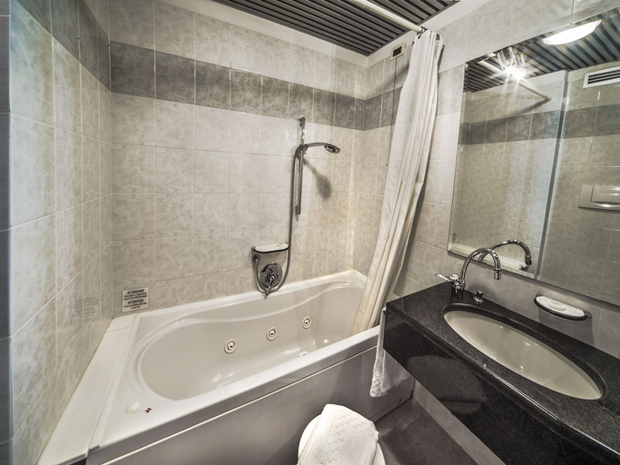 Bathroom 5, Hotel Valdarno, Arezzo