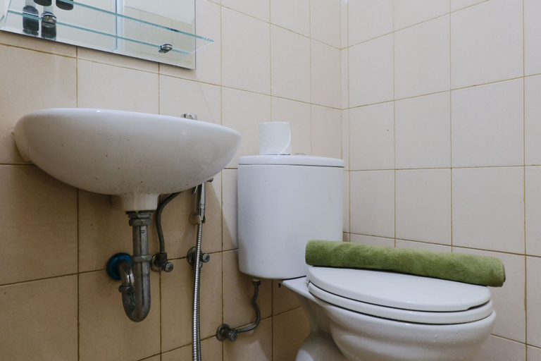 Bathroom 4, Good Deal Studio At Tamansari Panoramic Apartment, Bandung