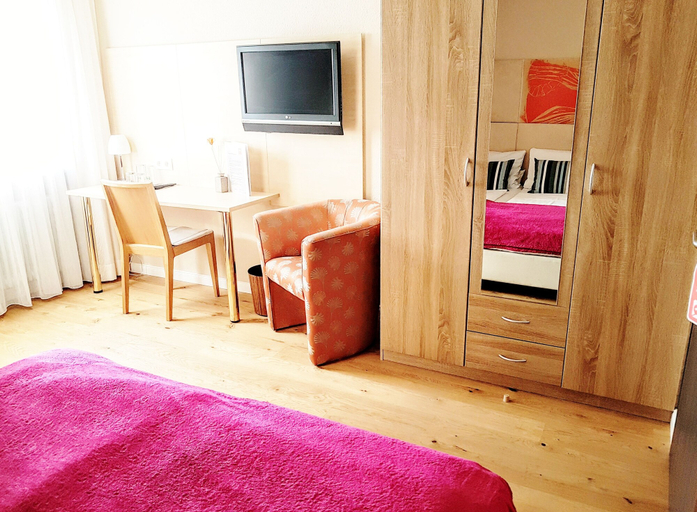 Bedroom 5, Maxhotel, Lindau (Bodensee)
