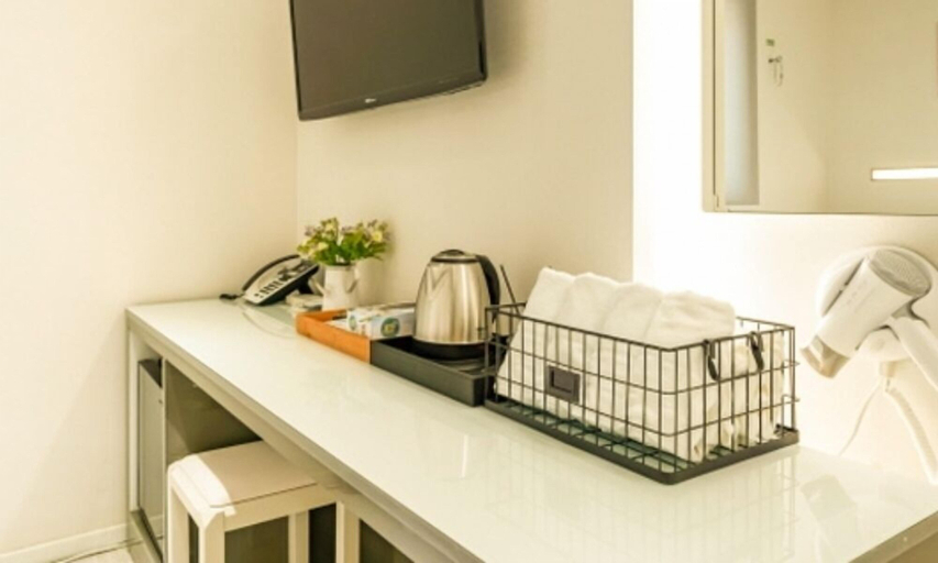 Others 5, Hotel Mare, Suyeong