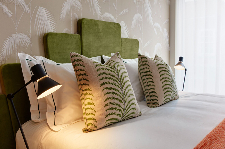 Bedroom 3, Brama, London