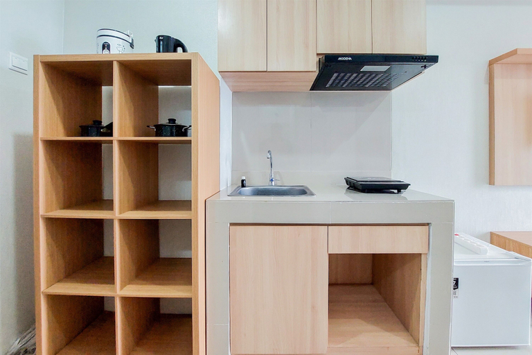 Private kitchen 5, Cozy Living Studio Room At Baileys Apartment, South Tangerang