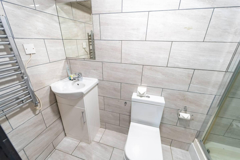 Bathroom, Cosy Studio Close to the University, Birmingham