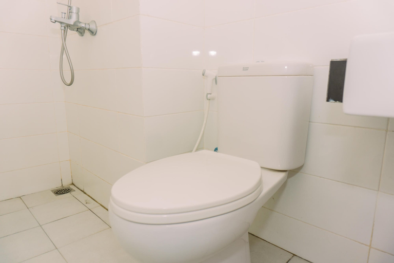 Bathroom 2, Comfort Stay Studio Apartment At Tuscany Residence, South Tangerang