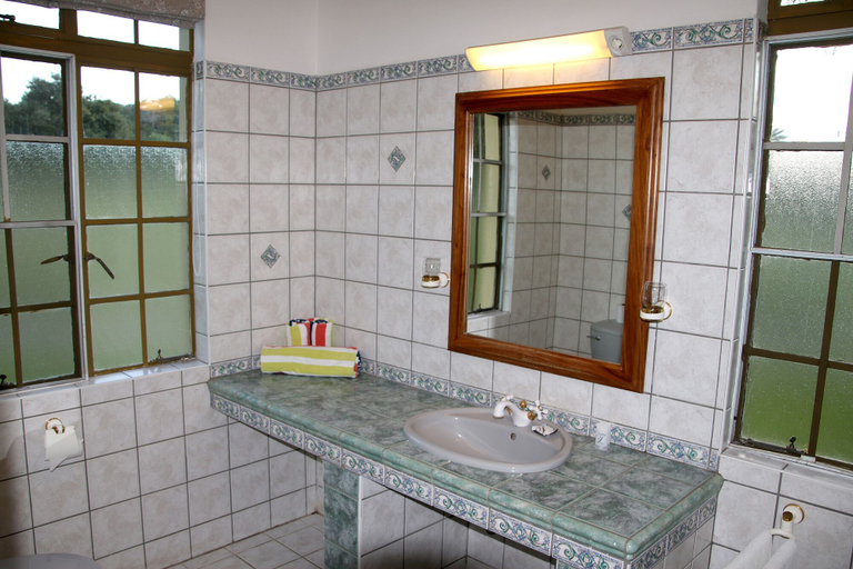 Bathroom, Ghaub Nature Reserve & Farm, Guinas