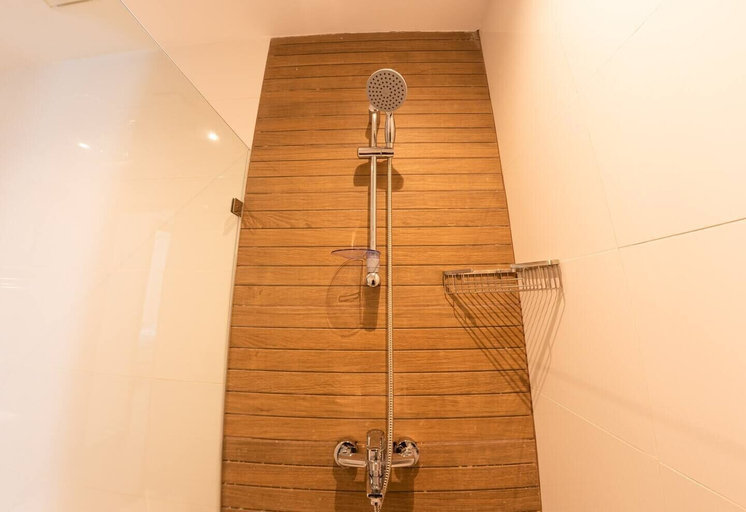 Bathroom 4, Surf N Roll Performance Center, Sosua