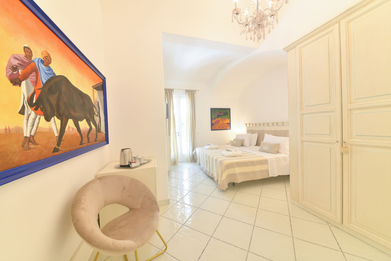 Bedroom 2, Queen Suite, Napoli