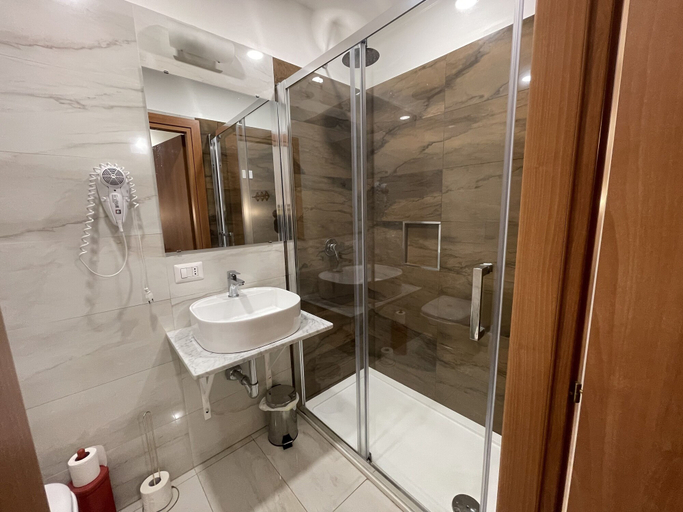 Bathroom 5, B&B CENTRALE, Caltanissetta