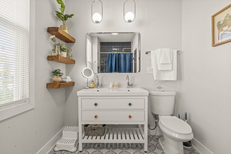 Bathroom 4, Trendy & Cozy Fishtown Game Room, Philadelphia