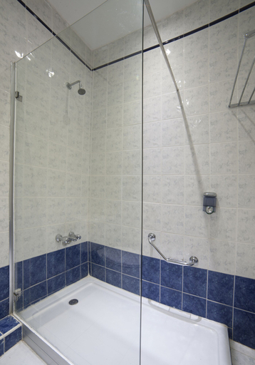Bathroom 5, Bella Vista Hotel, Saint Paul's Bay