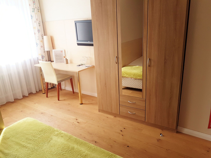 Bedroom 5, Maxhotel, Lindau (Bodensee)