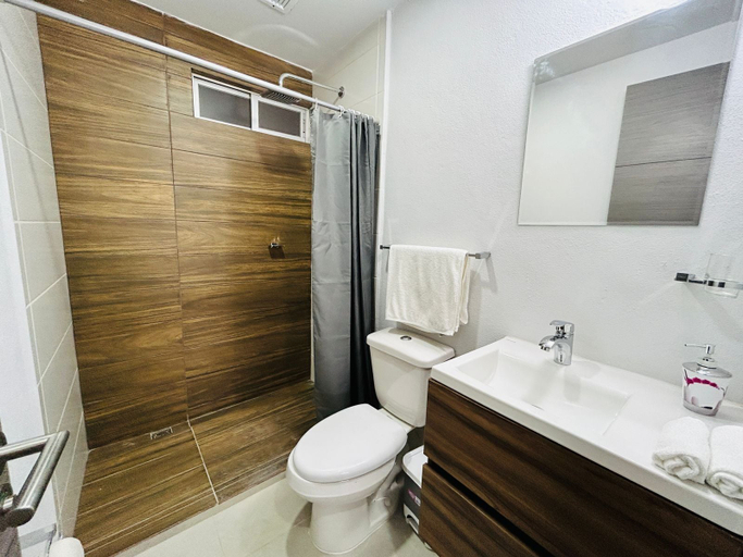 Bathroom 3, Blue Lagoon, Mazatlán