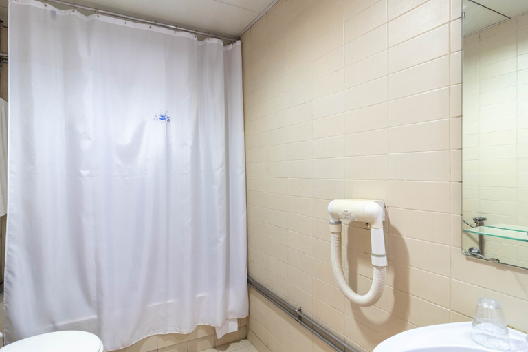 Bathroom 4, AS São João da Madeira, São João da Madeira