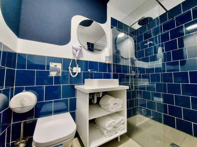 Bathroom 3, Atypicap Capsule Hostel, Santa Cruz de Tenerife